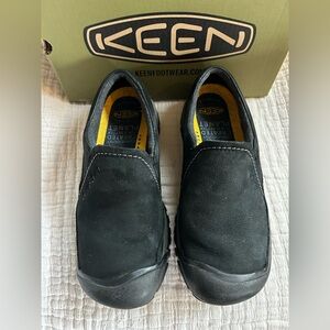 KEEN Women’s slip on loafers